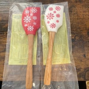 Set of Pampered Chef Snowflake Scrapers
